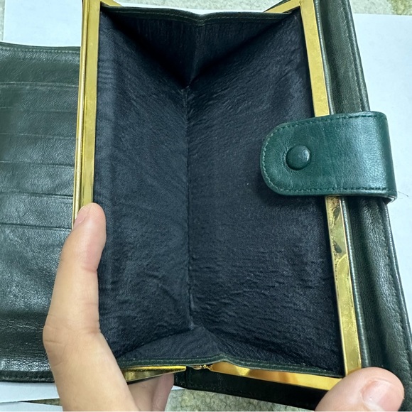 STUNNING FOREST/HUNTER GREEN CHANEL WALLET WITH COA - Picture 9 of 12